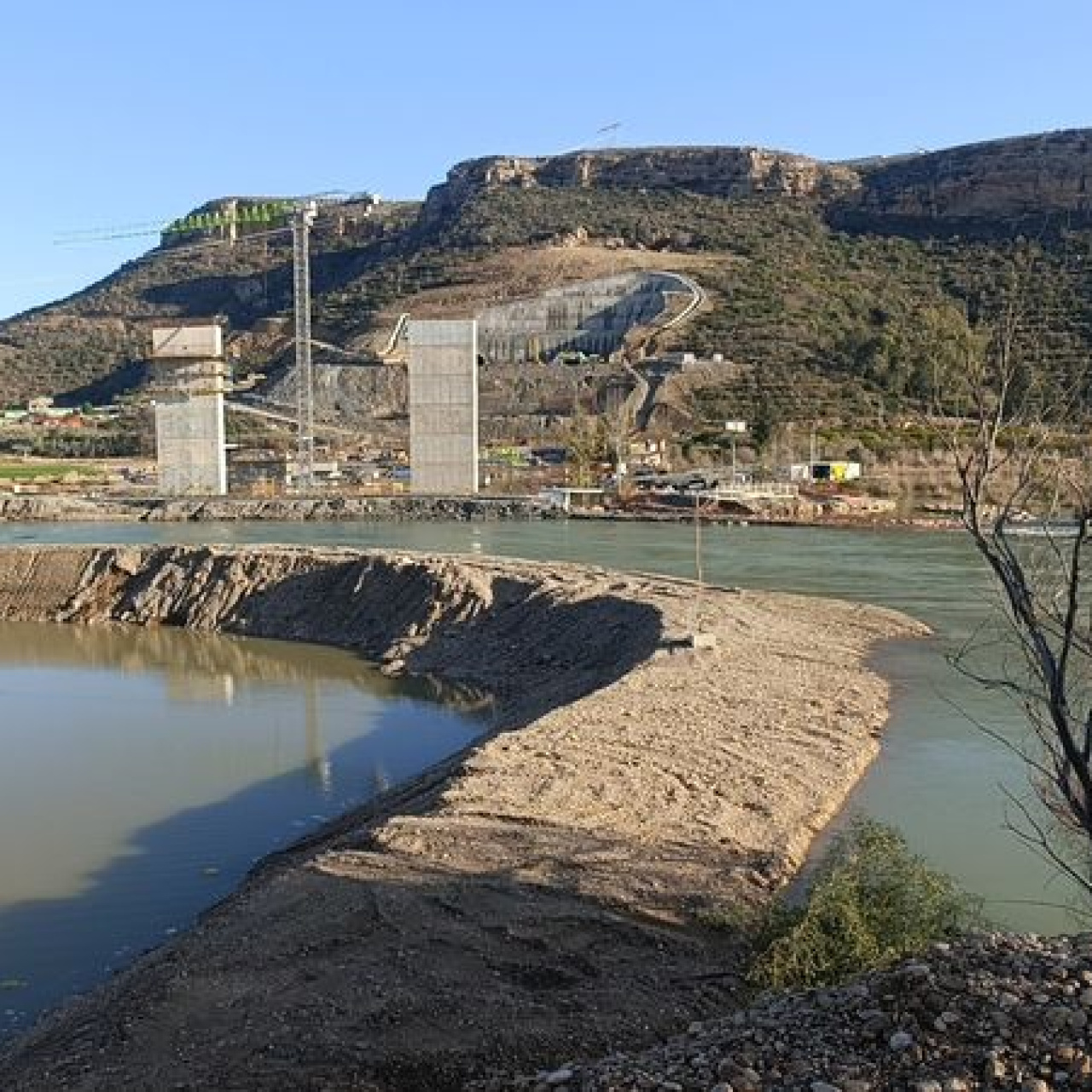Manavgat ırmağı taştı: Araziler sular altında kaldı 