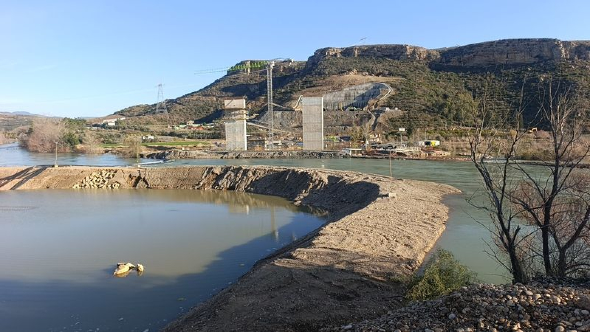 Manavgat Irmağı Taştı: Antalya-Alanya Otoyolu Şantiyesi ve Tarım Arazileri Sular Altında Kaldı