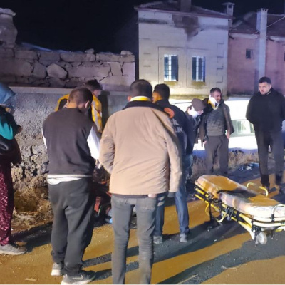 İşçileri taşıyan minibüs duvara çarptı: 14 yaralı