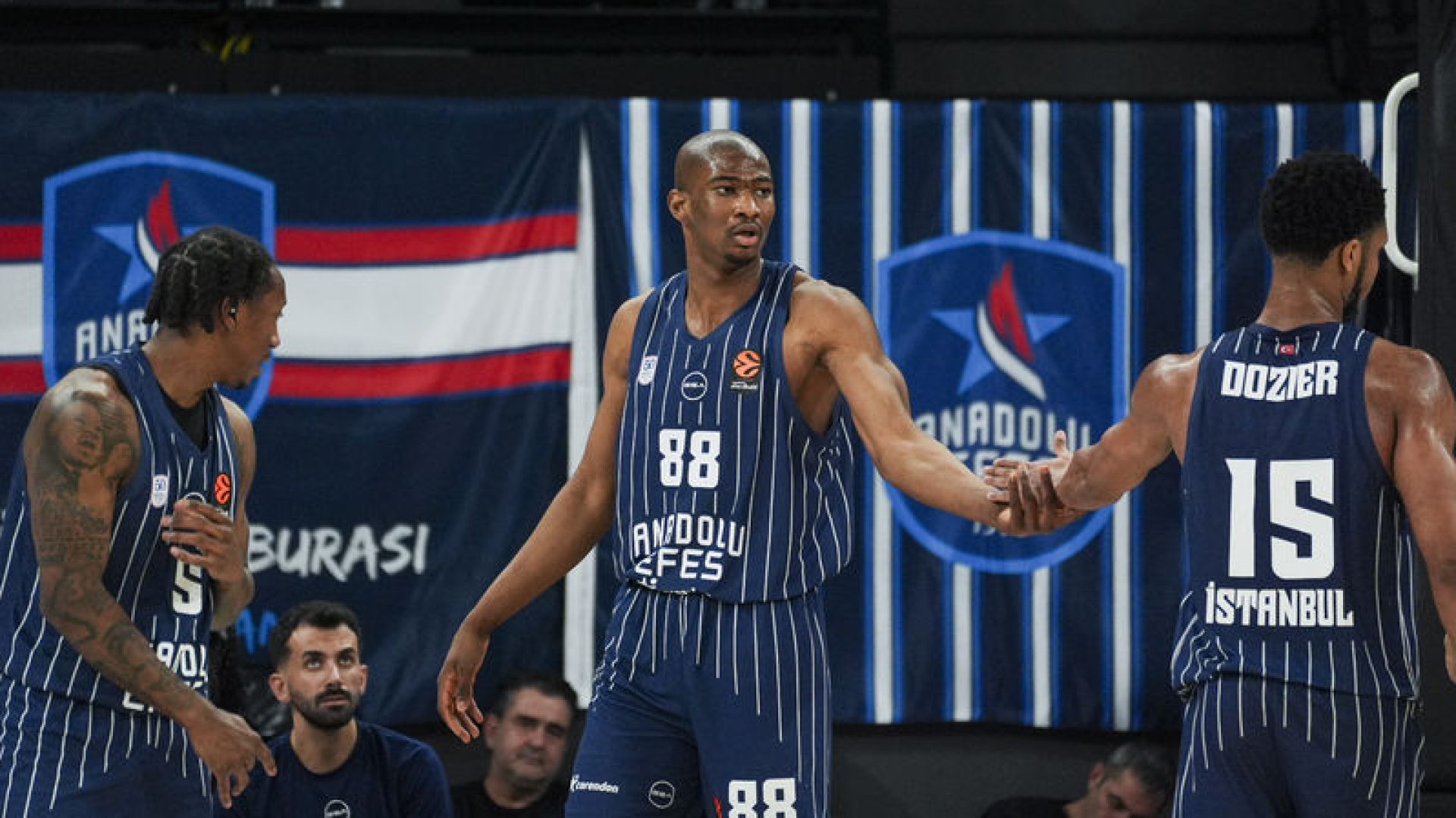 EuroLeague'de Anadolu Efes, Zalgiris'i Sahnede Karşılayacak