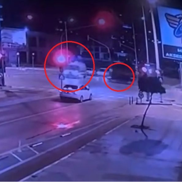 Hasta taşıyan ambulansa cip çarptı