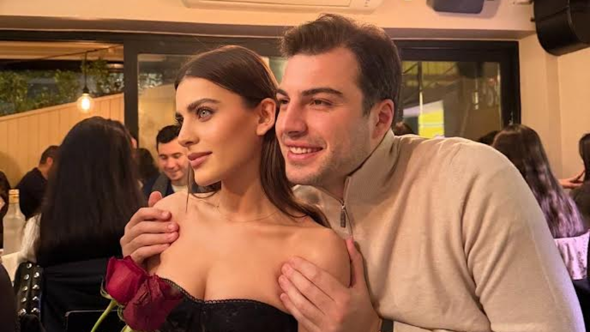 Şira Sahilli'nin 26. Yaş Gününde Cenk Üstündağ'dan Romantik Sürpriz
