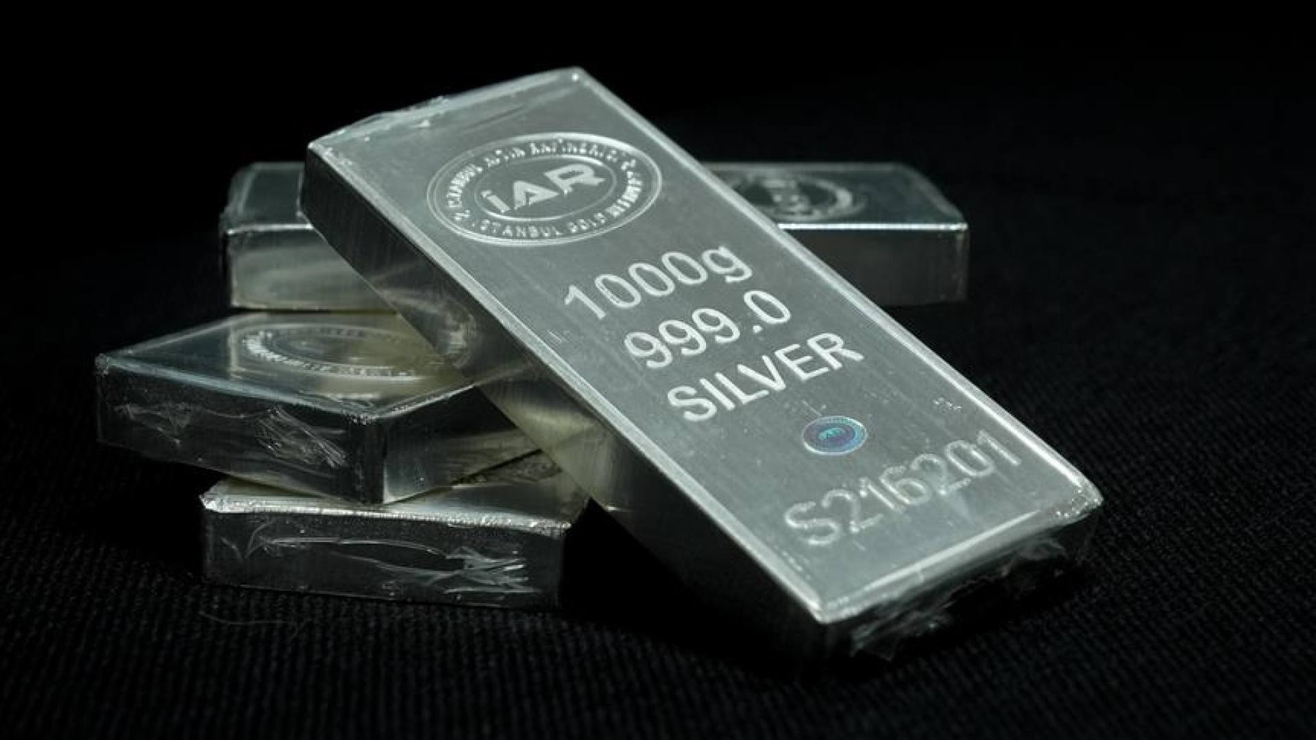 Gümüş Fiyatları Rekor Zirveden Yüzde 35 Geriledi