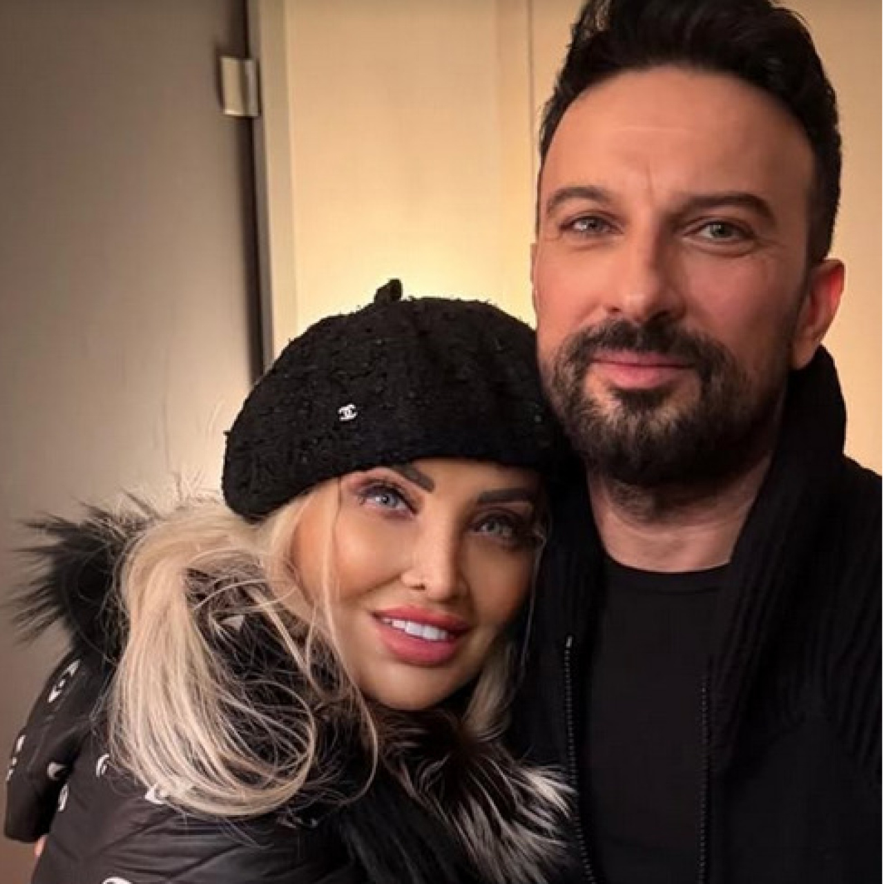 Tarkan ile fotoğraf çektirdi
