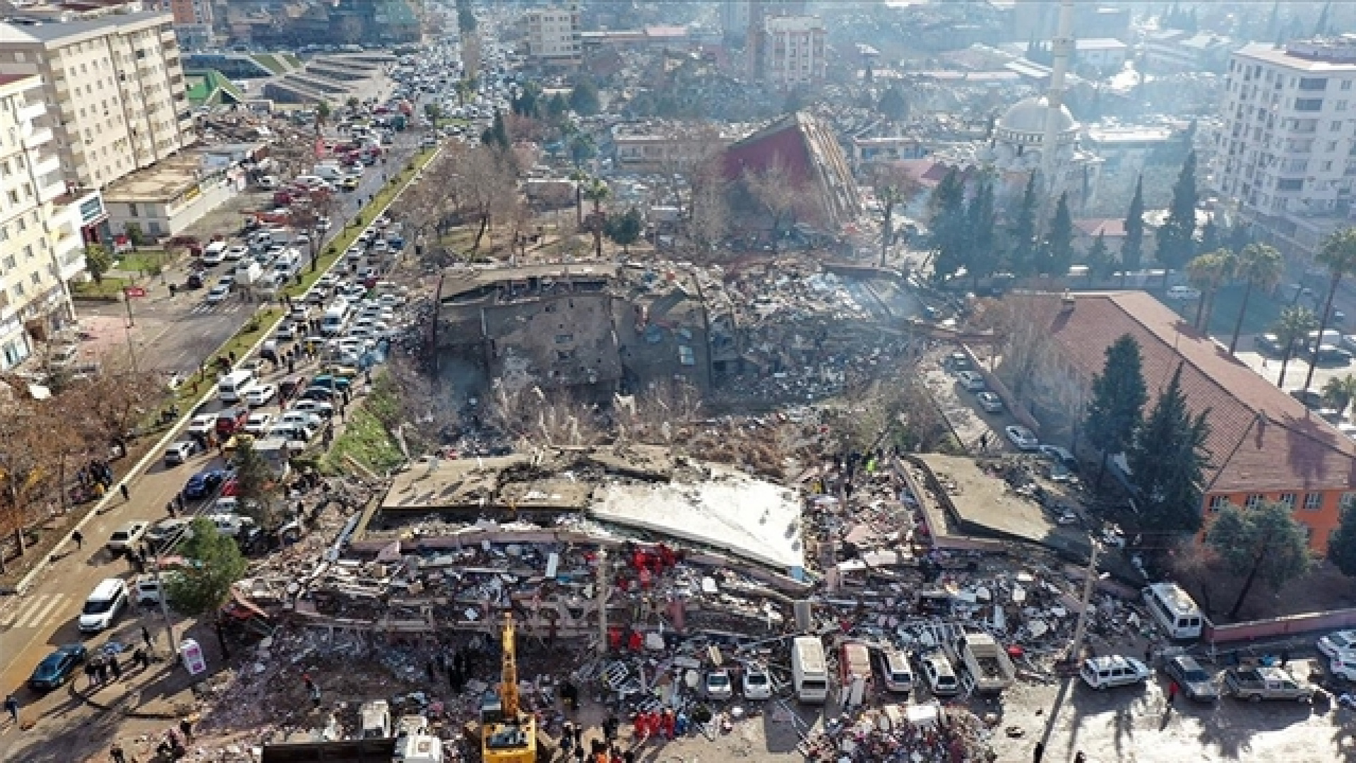 6 Şubat Depremi 3. Yıl Dönümü: Acı Hâlâ Taze, Anma Mesajları Yürekleri Isıtıyor
