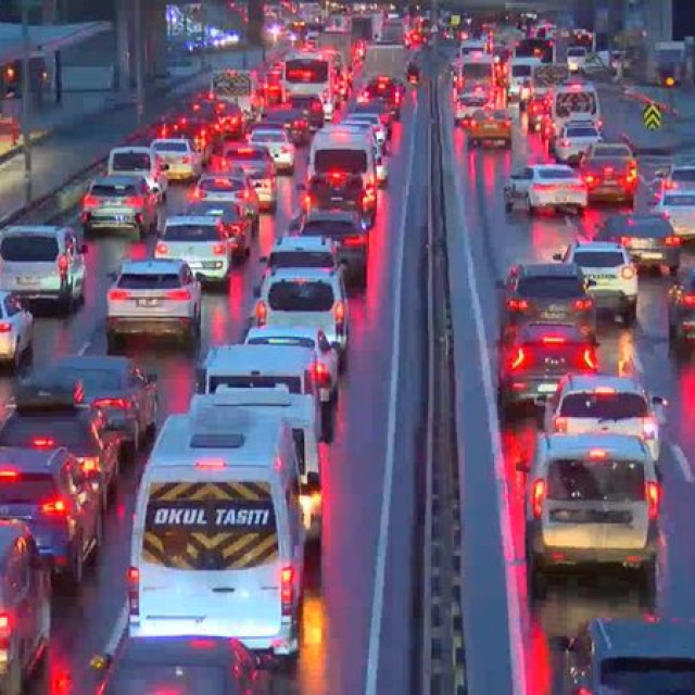 İstanbul'da trafik yoğunluğu yüzde 90'a ulaştı