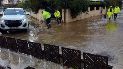 İzmir sağanak yağışa teslim