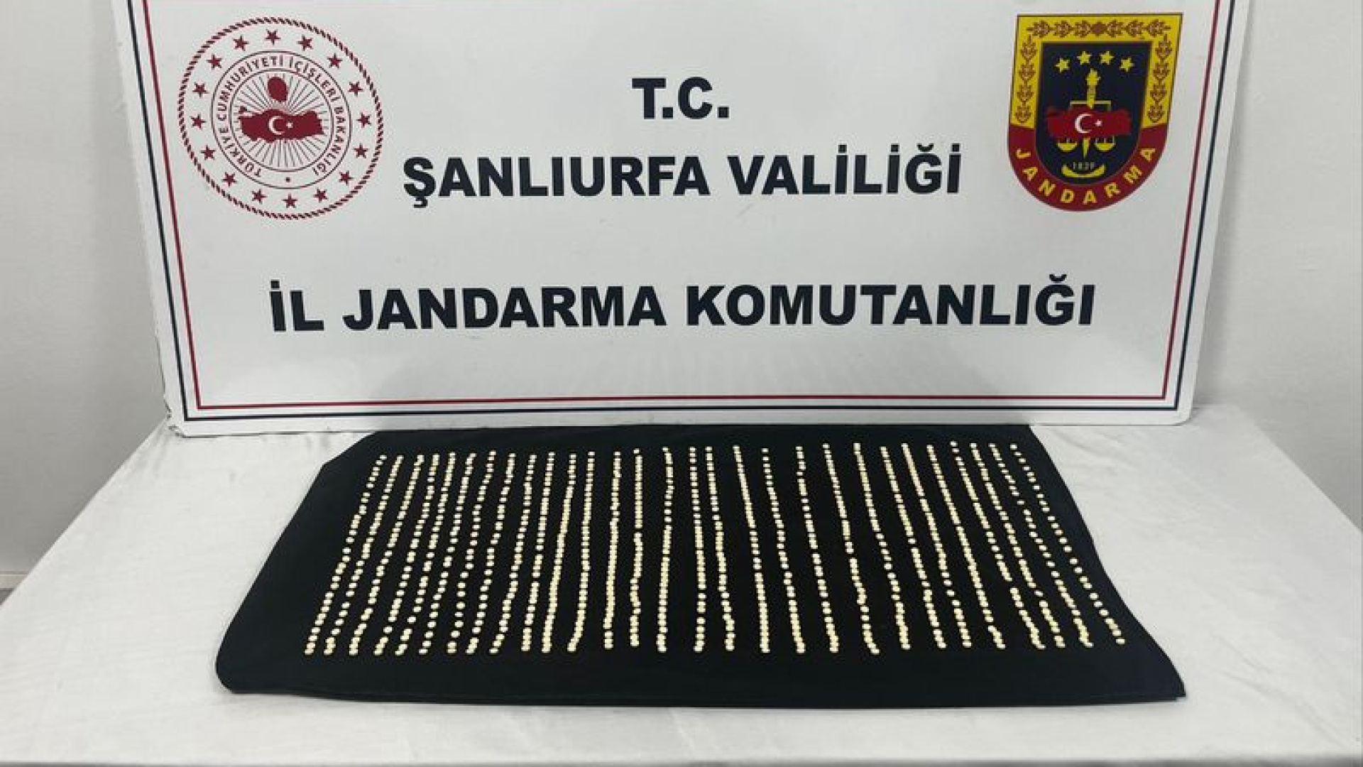 Şanlıurfa'da Uyuşturucu Operasyonu: 3 Şüpheli Yakalandı, 1007 Hap Ele Geçirildi