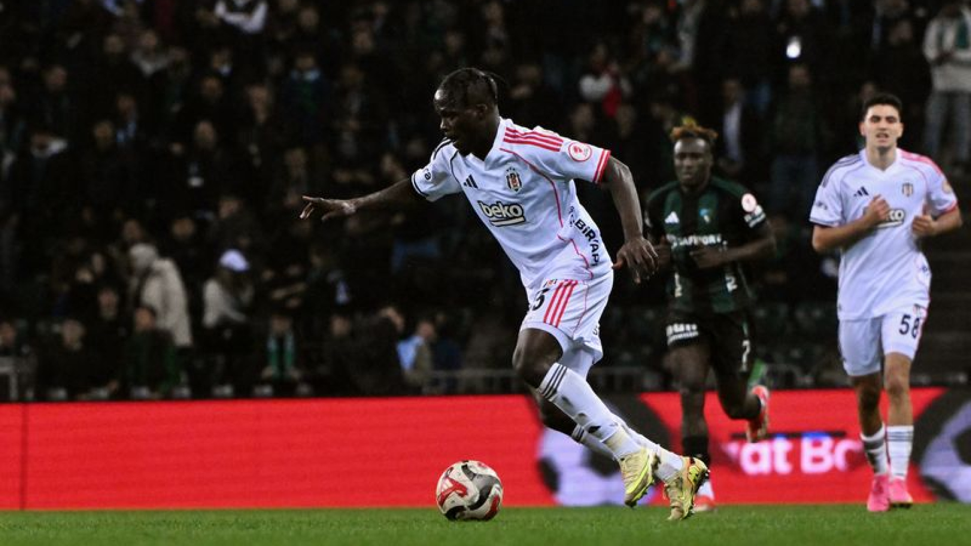 Junior Olaitan: Beşiktaş'ta Olmak Çok Güzel Bir Duygu