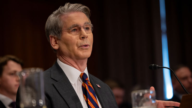 "İranlı liderler ülke dışına para aktarıyor"