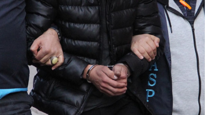 Tedavi için gitti, doktoru darp etti!