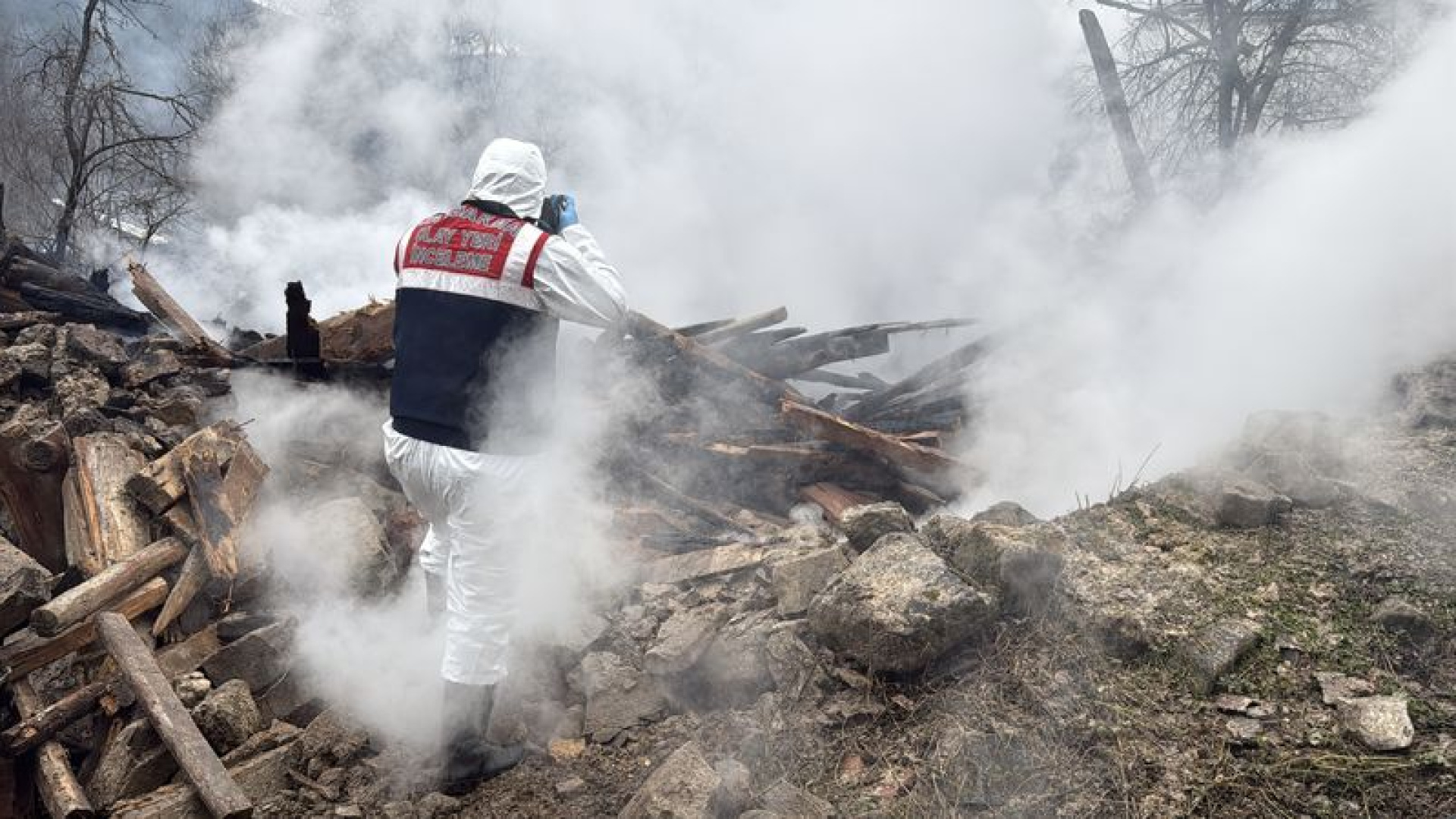 Karabük'te Ahır Yangını: 4 Ev ve Traktör Yandı, 2 Büyükbaş Hayvan Can Verdi