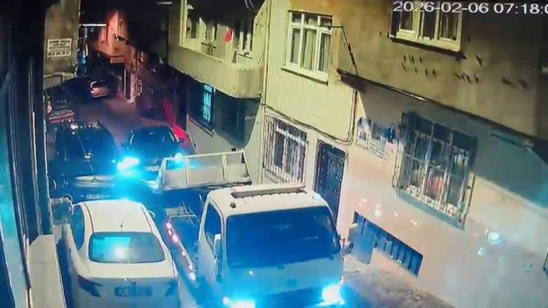 Esenler'de Çekici Yokuştan Kaydı: 13 Araca Çarparak 1 Yaralı