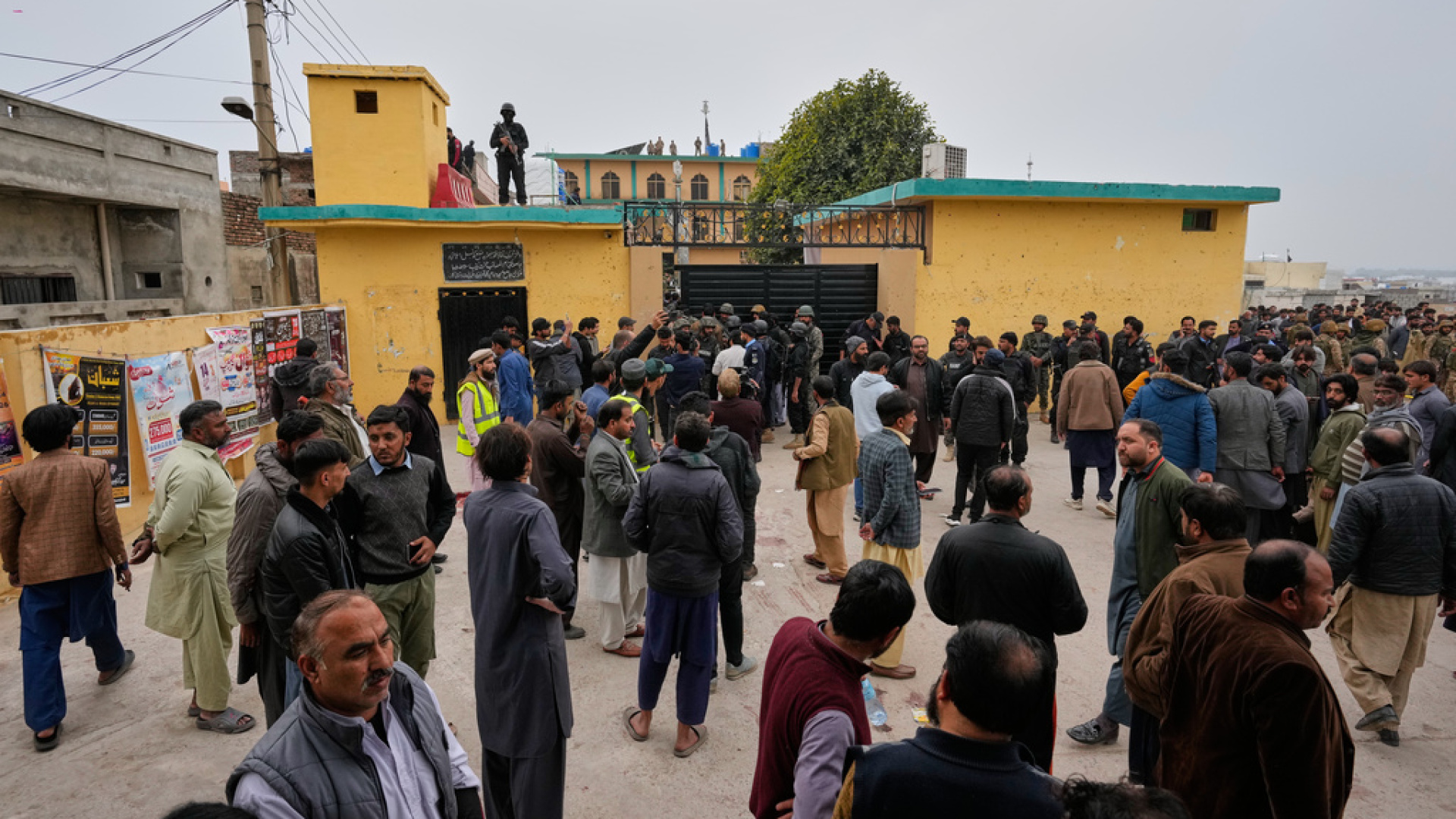 Pakistan'da Cuma Namazında Cami Patlaması: 31 Ölü, 169 Yaralı