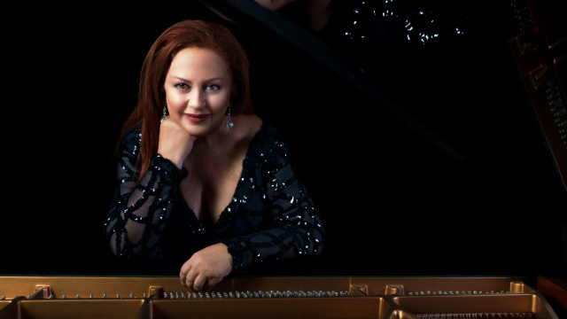 Mehveş Emeç’ten 'Biraz Hüzün Biraz Neşe'