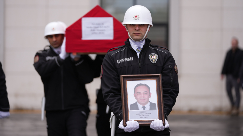 Araç muayene istasyonunda dehşet! Polis memuru hayatını kaybetti!