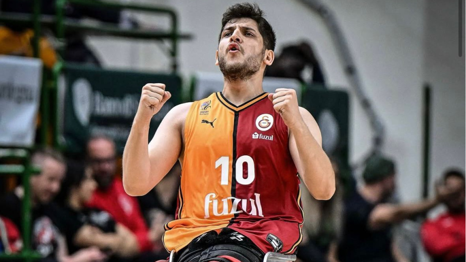 "Galatasaray formasıyla kupa kaldırmak tarif edilemez"