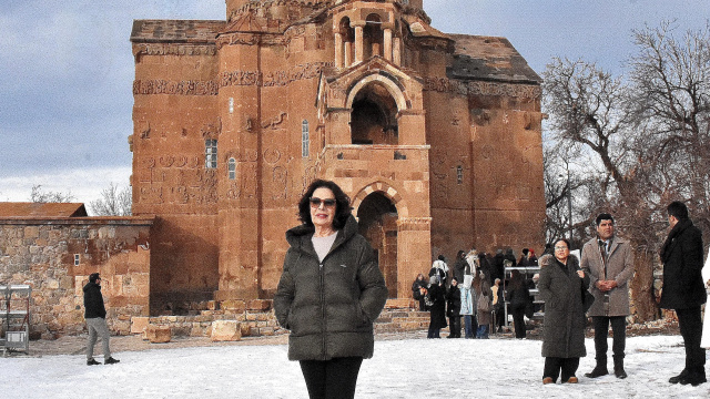 Van Akdamar Adası'nı ziyaret etti