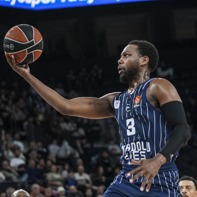 Anadolu Efes, Zalgiris'e geçit vermedi!