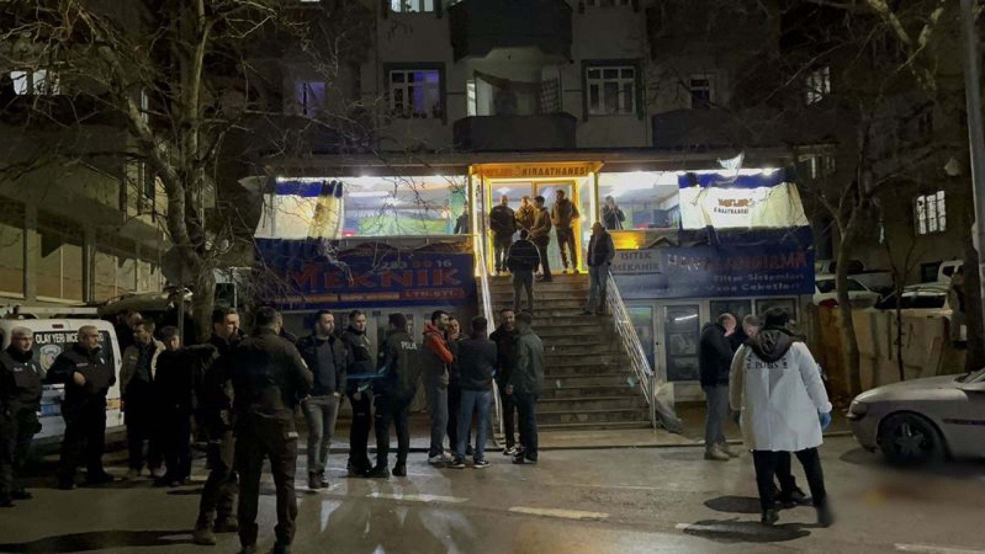 Bursa'da Kahvehane Çıkışında Silahlı Saldırı: İki Kişi Ağır Yaralandı