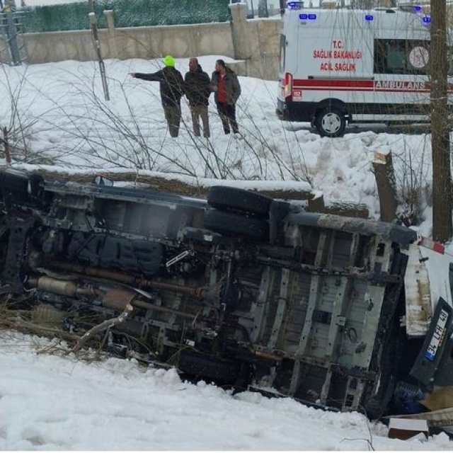 Servis şarampole yuvarlandı: 6 yaralı