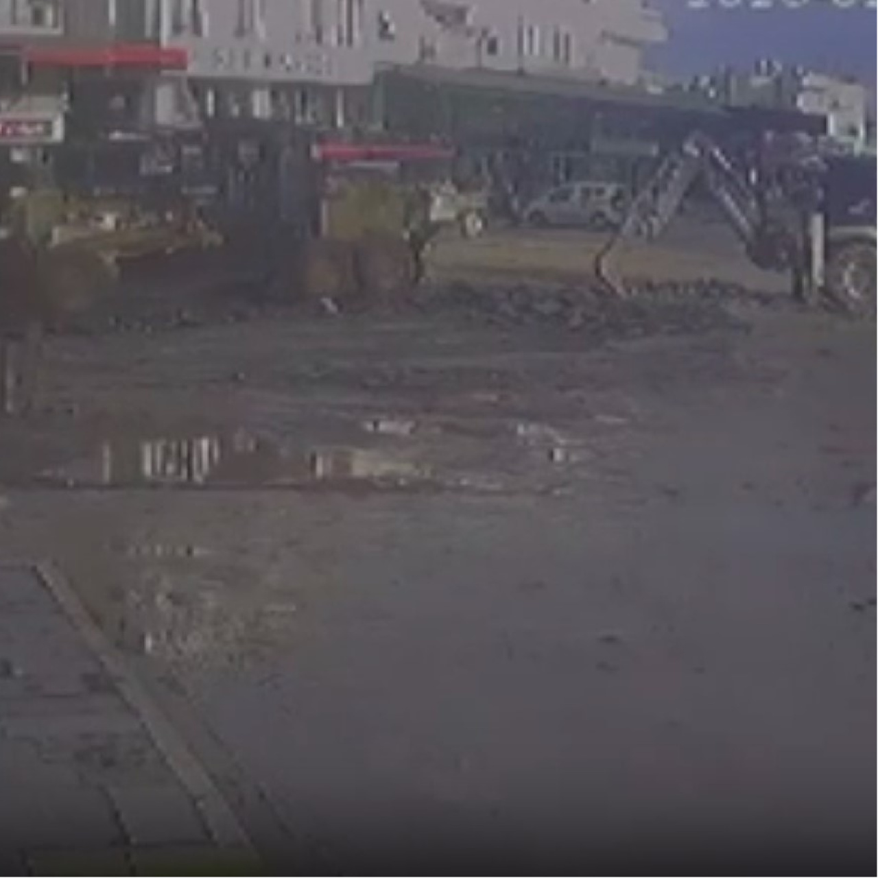 Üstünden dozer geçti!