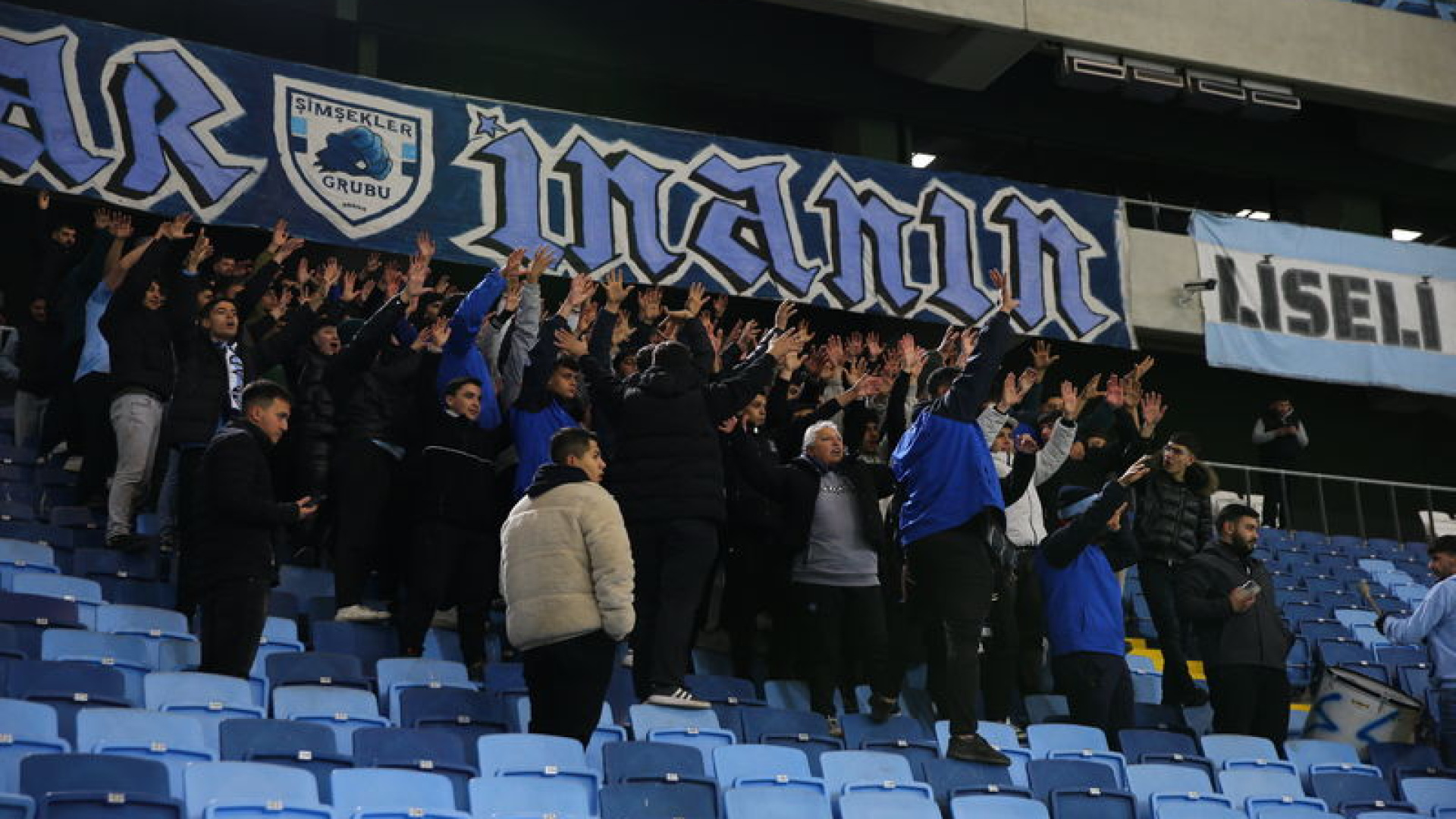 Adana Demirspor'un Yönetimi Taraftara Devredildi: Şimşekler Grubu Kulübü Sahiplendi
