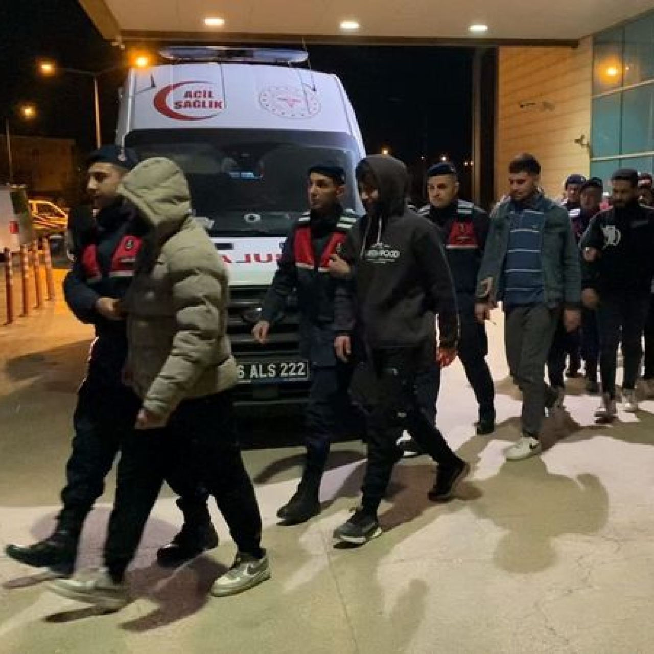 20 düzensiz göçmen yakalandı: 2 tutuklama