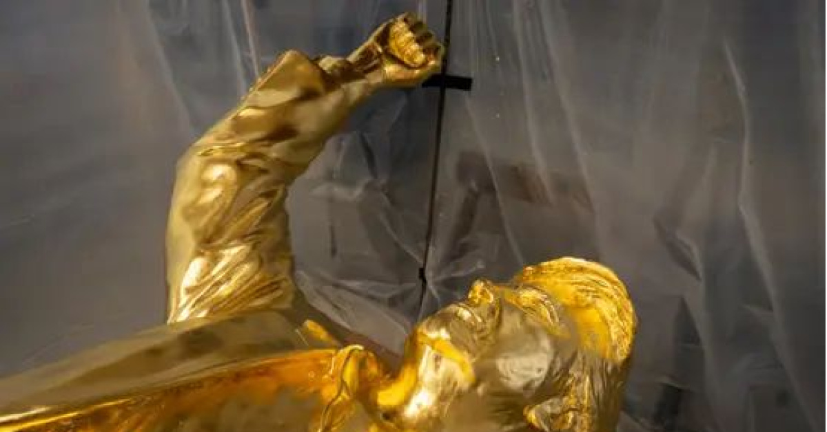 Altın Trump heykeli kriptoya takıldı