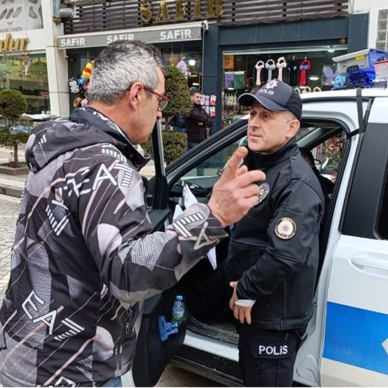 Bulduğu parayı polise teslim etti