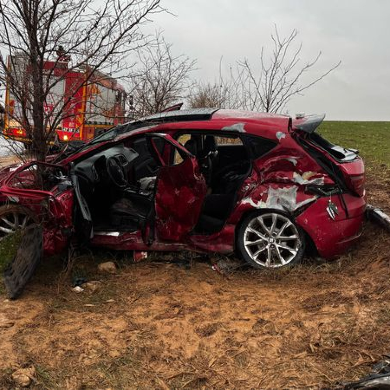 TIR ile otomobil çarpıştı: 2 ölü