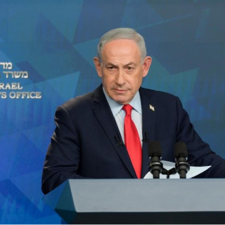 Devlet adamlığı vitrini, aile albümü karanlık