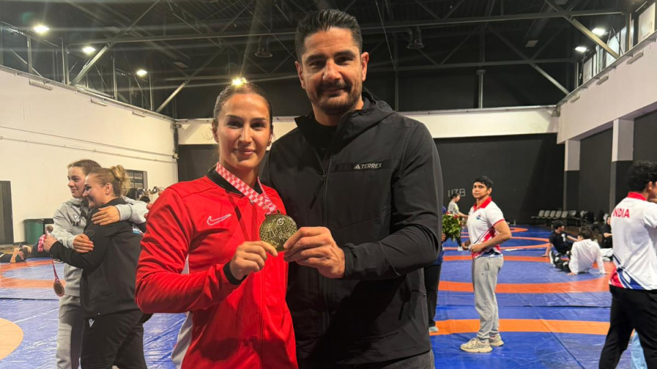 Buse Tosun Çavuşoğlu'ndan altın madalya!