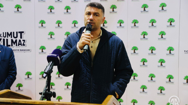 Burak Yılmaz'dan depremzede çocuklara destek!