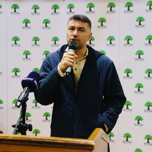 Burak Yılmaz'dan depremzede çocuklara destek!