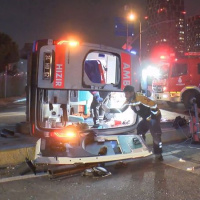 Ambulans ile otomobil çarpıştı: 2'si sağlık personeli 3 yaralı