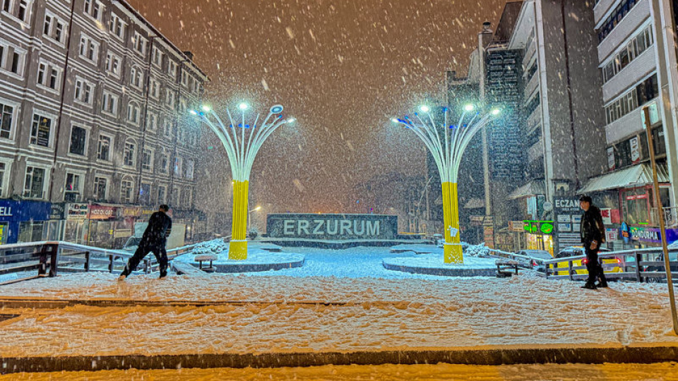 Erzurum'da kar yağışı etkili oluyor