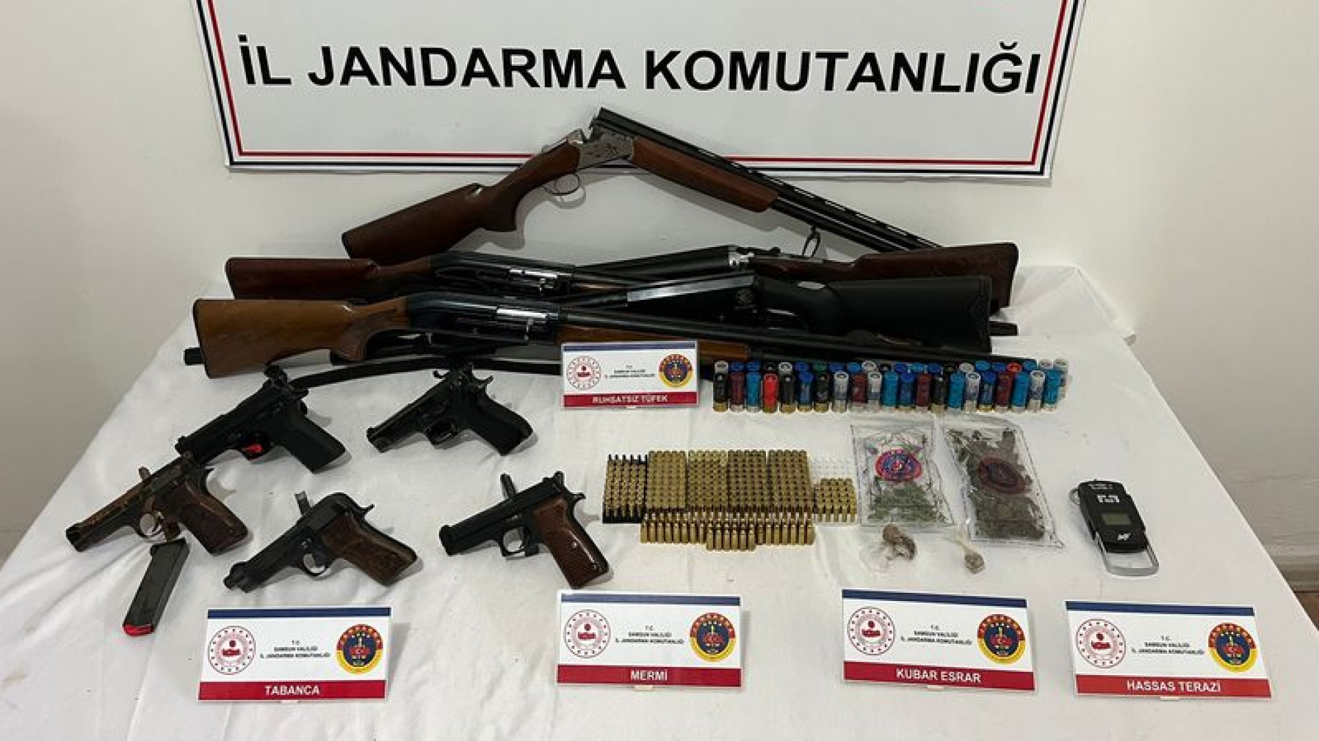 Samsun'da Uyuşturucu ve Silah Kaçakçılığı Operasyonu: 3 Şüpheli Yakalandı
