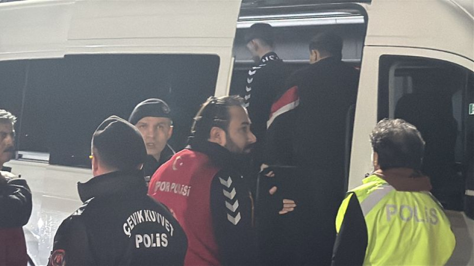 Trabzonspor takım otobüsüne taşlı saldırı: 6 gözaltı