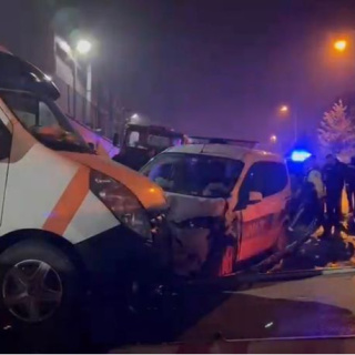 Sultanbeyli'de kaza: 2'si polis 3 yaralı