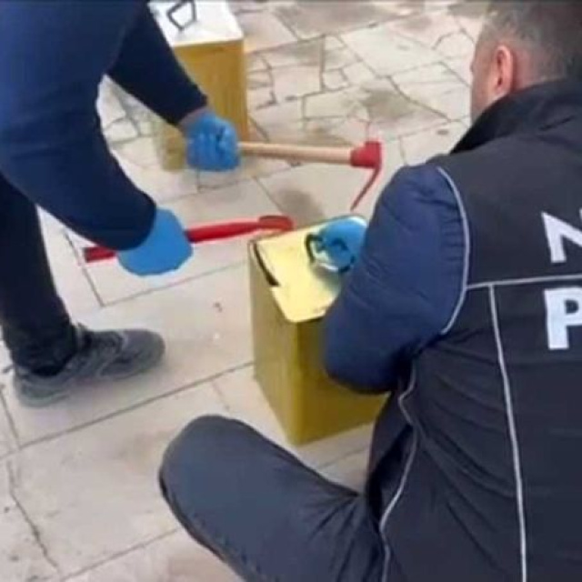 Zeytinyağı tenekelerinden uyuşturucu çıktı