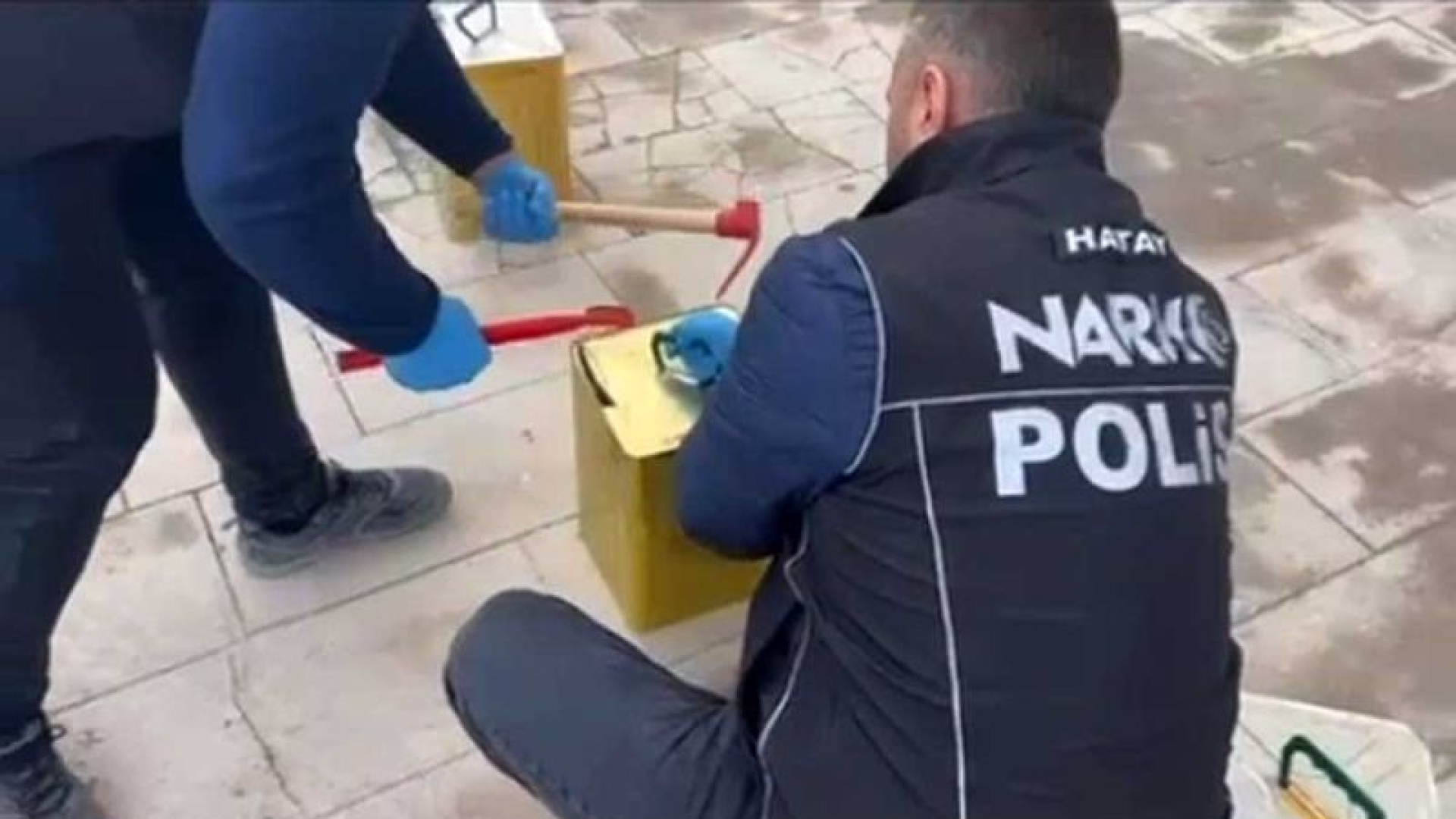 Hatay'da Zeytinyağı Tenekelerinden 100 Bin Uyuşturucu Hap Çıktı: 2 Şüpheli Tutuklandı
