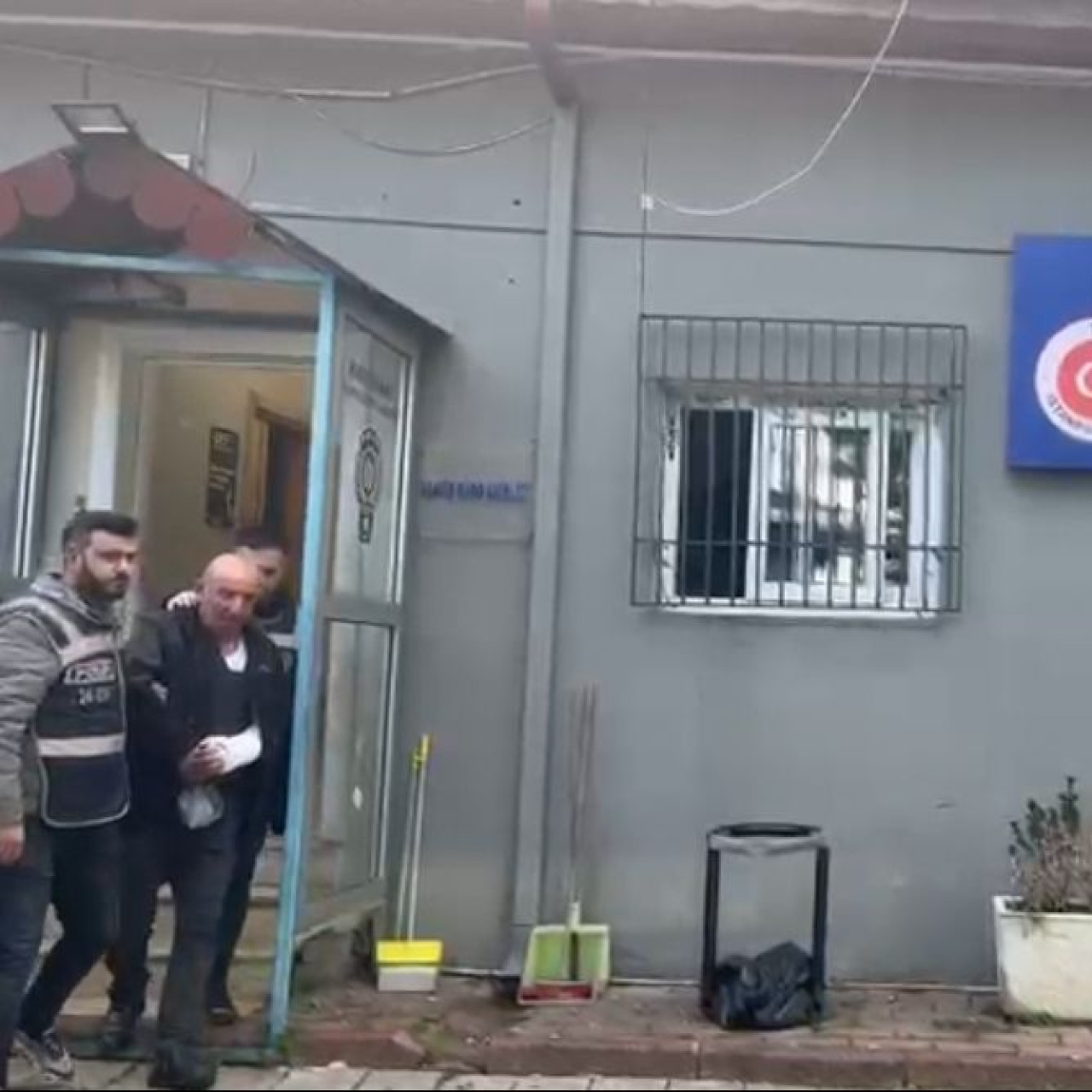 Annesinin cenazesinde kardeşini öldürdü, ifadesi kan dondurdu!