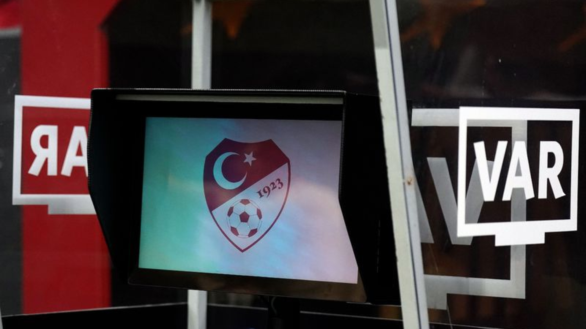 Çaykur Rizespor-Galatasaray Maçının VAR Hakemi Sarper Barış Saka Oldu