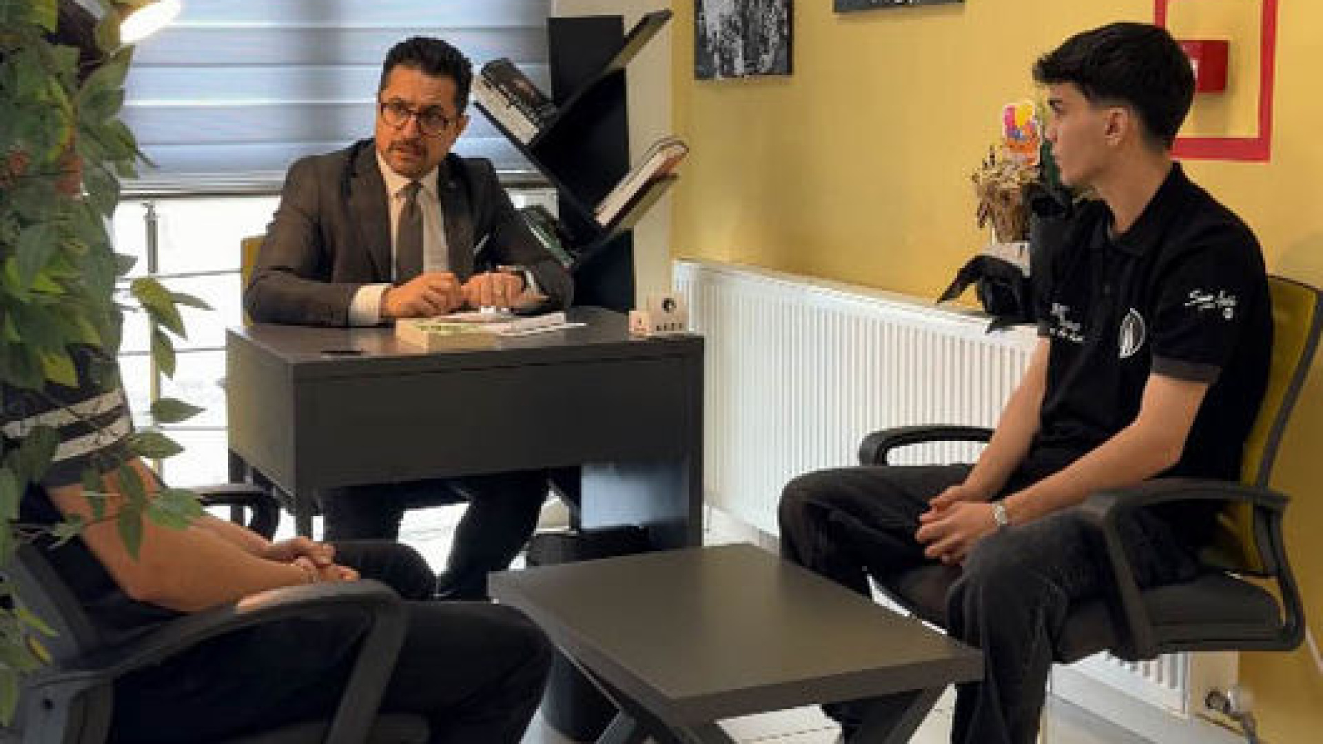 Sincan Anadolu Lisesi Müdürü Makamını Koridora Taşıdı: Öğrencilerle Aradaki Mesafeyi Kaldırdı