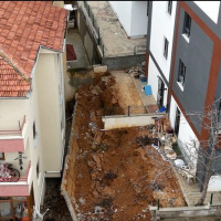 İstinat duvarı çöktü, 4 bina boşaltıldı