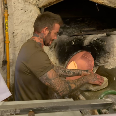 Tandır ekmeği pişirdi