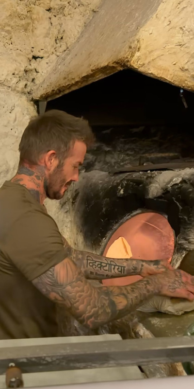 Tandır ekmeği pişirdi