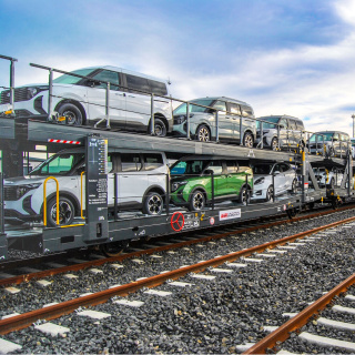 Ford Otosan trenle araç taşımaya başladı