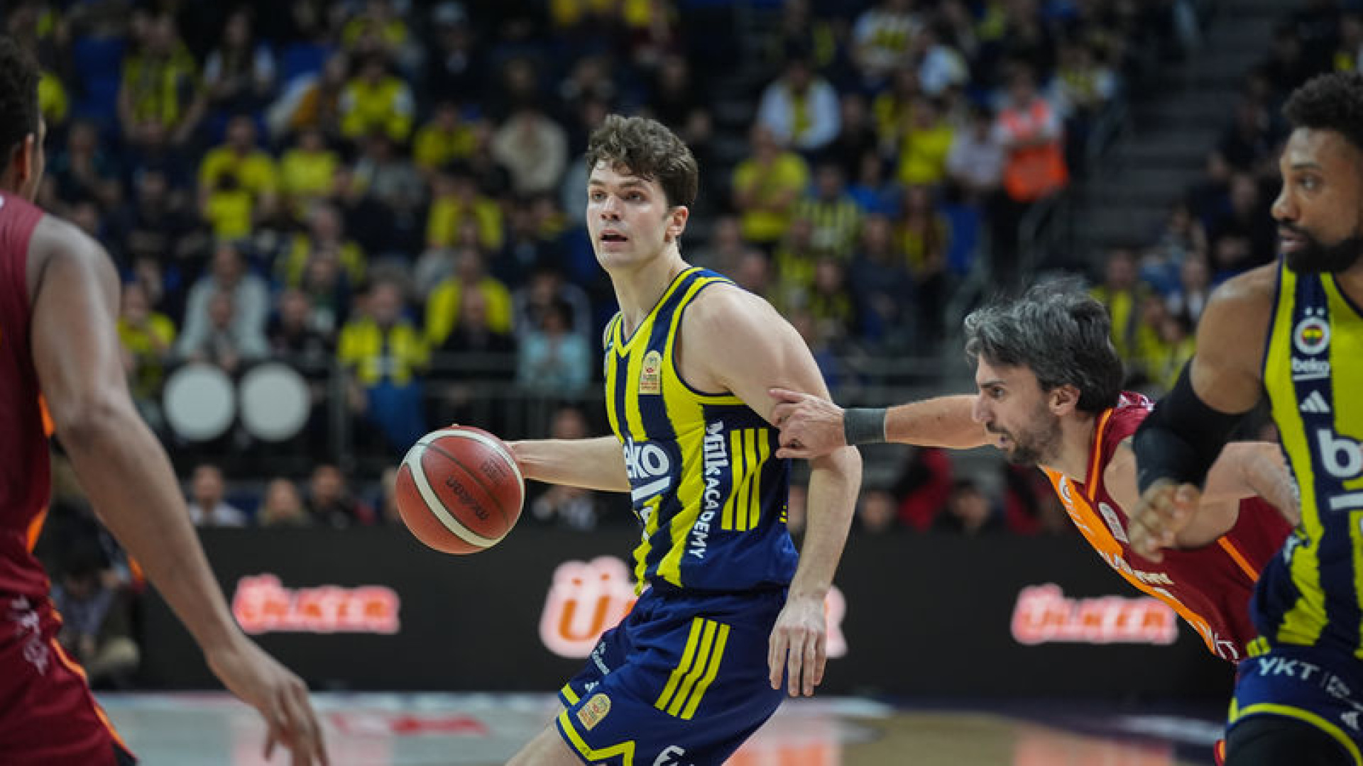 Fenerbahçe Beko'nun Galatasaray Derbisi Zaferinde Tarık Biberovic: İnancımız Kazandırdı